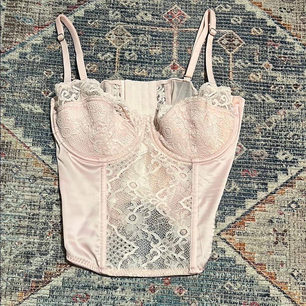Elegant Lace Bustier in Soft Pink